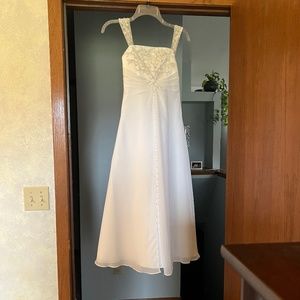 David’s Bridal Maxi Flower girl dress with white pearls in white